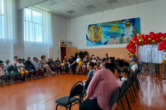 «Антоновка орта мектебі» КММ жаздың алғашқы күні үлкен шытырман оқиғамен басталды! 1 маусым – Балаларды қорғау күніне орай оқушылар үшін «Балалық шақ / онлайн қайта жүктеу» атты қызықты іс-шара ұйымдастырылды. Балалық шақ ғаламшарында жаз, көңілділік пен 